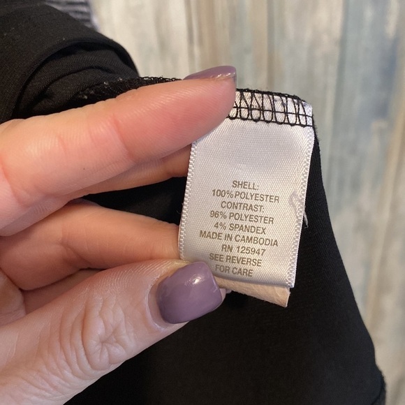 Roz & Ali Black & Silver Sleeveless Hi-Lo Blouse | Size medium - Picture 5 of 9